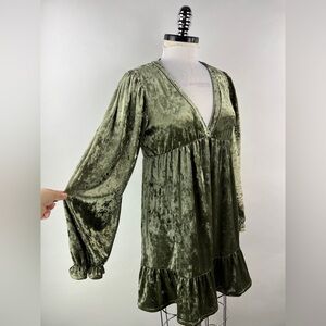 💚 3220. Velour Green V-Neck Mini Dress